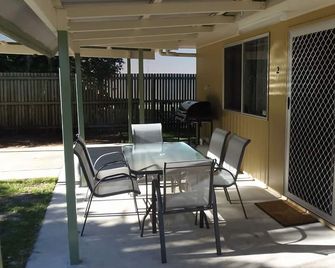 Palmgrove 2 Rainbow Beach - Rainbow Beach - Binnenhof