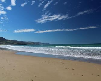 Angela's Beach Stays - אפולו ביי - חוף