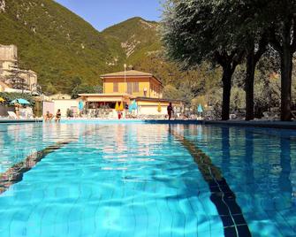 Hotel Terme S. Vittore - Genga - Piscina