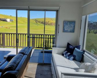 3rd On Troon - Normanville - Living room
