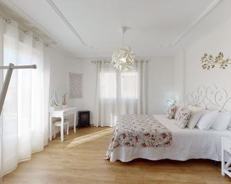 Apartamentos Oncemolinos con desayuno - Consuegra - Bedroom