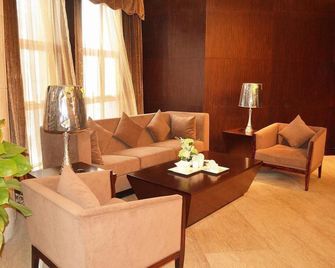 Days Hotel & Suites by Wyndham Hengan Chongqing - Chongqing - Sala de estar