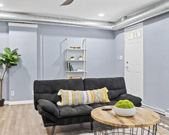 3BR Charming Home with Fireplace - Pittsburgh - Sala de estar