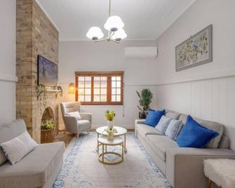 Inner City 6BR Family friendly House Highgate Hill - Brisbane - Sala de estar