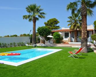 Case Tre Palme San Lorenzo - Reitani - Piscina