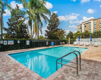 Holiday Inn Express Hotel & Suites Orlando - Apopka, An IHG Hotel - Apopka - Piscina