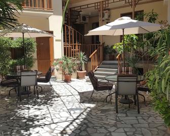 hotel Danisimo Garden - טביליסי - פטיו