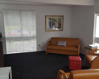 A Bit Of New York In Whanganui Home Stay - Whanganui - Living room