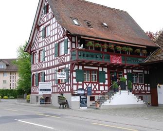 Hotel Restaurant Pizzeria Rotes Haus - Landschlacht - Building