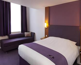 Premier Inn Ashford North - Ashford - Bedroom