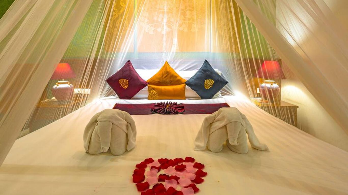 Tanawan Phuket Hotel