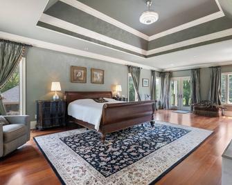 Spacious estate home in the beautiful Chateau Elan community in Braselton. - Braselton