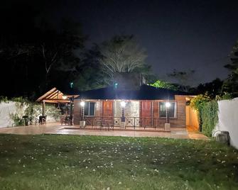 Cabaña Zona Arqueologica Estancia Ecologica Los Fundadores - Comalcalco - Edificio