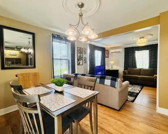 Welcome to our cozy/charming 2 Bedroom 1 Bath Apartment in Central Bridgewater - Bridgewater