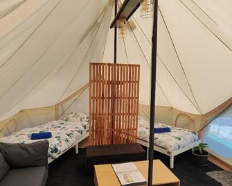 지한 부시 캠프 - 지한 - 침실