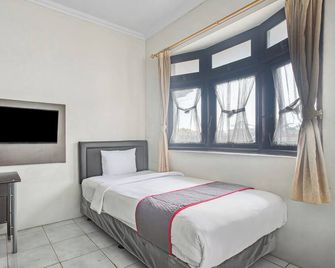 Capital O Yasmin - Bogor - Slaapkamer