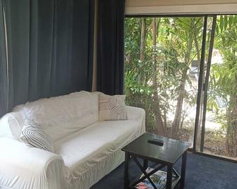Zen Eden 1-bedroom in Savannah with WiFi, AC, close to beach and shopping - George Town - Living room