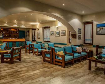 Hotel Sandalyon - San Teodoro - Σαλόνι