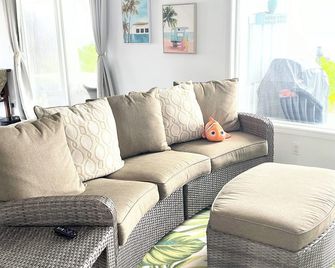 Ocean Front Home - Whale Watching Starts Nov-May! Book Now! - Keaau - Вітальня