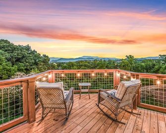 Sojourn Lodging - Sevierville - Balcon