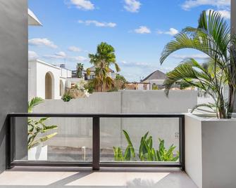 Liminal Palace Villa 3 by Betterplace - Denpasar - Balcony