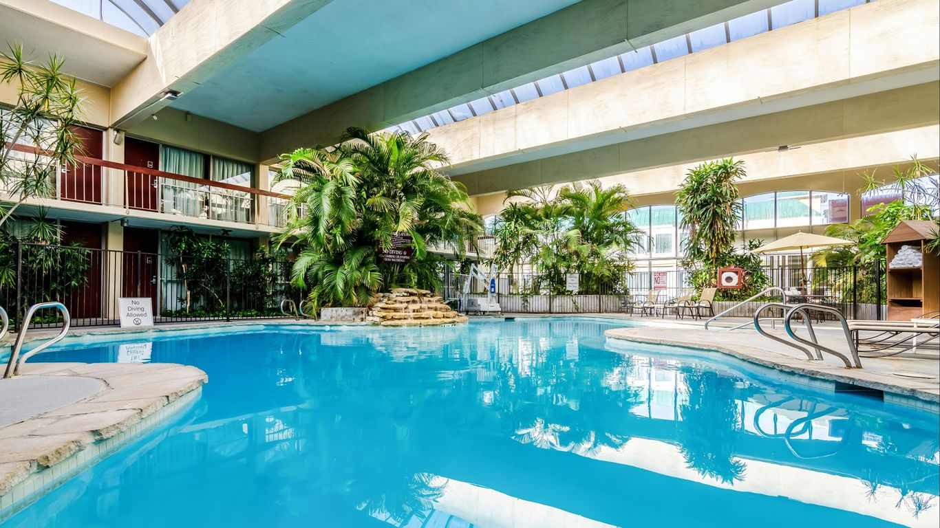 Red Roof Inn Plus+ Wichita East