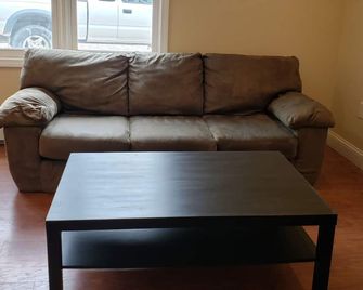 The Boon Street Apartment In Narragansett Pier Walk To The Beach! - Narragansett - Wohnzimmer