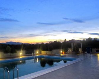 Poggio Alla Cavalla Farmhouse With Swimming Pool In The Heart Of Tuscany - Lamporecchio - Piscina