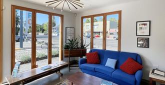 The Astro - Santa Rosa - Living room