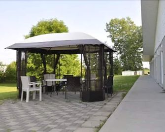 Motel les Pignons Verts - Gatineau - Patio