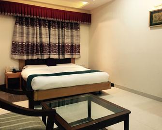 The Vinayak Hotel - Gwalior - Ložnice