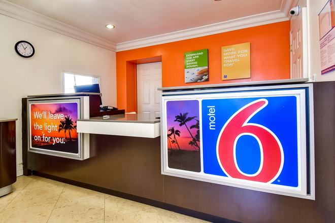 Motel 6 Garden Grove Ca 72 1 0 2 Garden Grove Hotel Deals