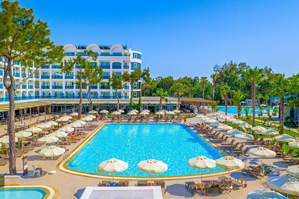 Berry Blue Hotels - Sidé - Piscine