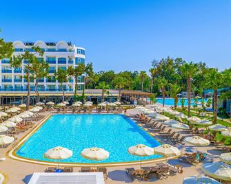 Berry Blue Hotels - Sidé - Piscine