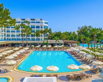 Berry Blue Hotels - סידה - בריכה