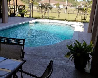 Beautiful 1 BR 1 Bath Inlaw Suite on Quiet 6 Acre Homestead. - Wedgefield - Pool