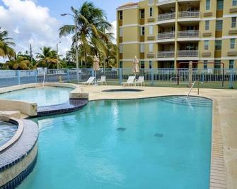 3Bedrm Beach Penthouse with Rooftop Terrace & WiFi - Río Grande - Piscina