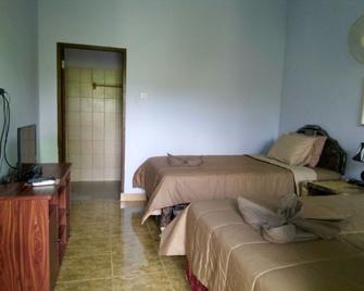 Family Garden Homestay - Senggigi - Habitación