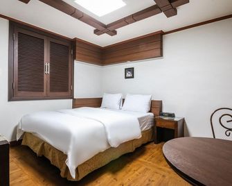 Yeosu Las Vegas - Yeosu - Bedroom