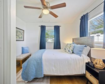 Lake Hunter Cozy Cottage, Sleeps 6, centrally located - Lakeland - Bedroom