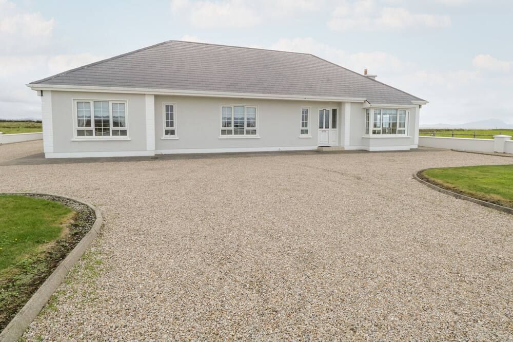 Shraigh Beach, Belmullet - Belmullet - Building