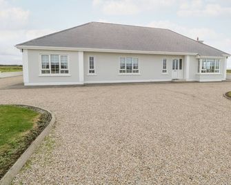 Shraigh Beach, Belmullet - Belmullet - Building