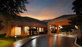 Courtyard by Marriott Houston Hobby Airport - Houston - Building