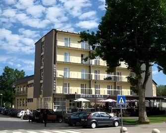 Hotel Park Exclusive - Otočac - Gebäude