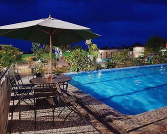 Fortune Front One Hotel Kendari - Mandonga - Piscina