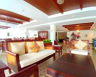Lesemar Hotel Serang - Serang City - Sala de estar