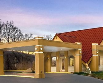 Econo Lodge Inn & Suites - Binghamton - Rakennus