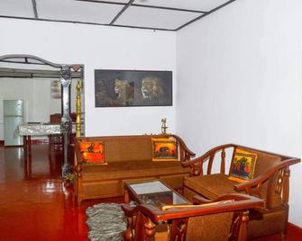 Sommersheild Cottage - Matale - Living room
