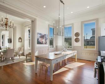 The Orleans House | One of a Kind Historic Landmark w POOL near FQ - New Orleans - Dining room