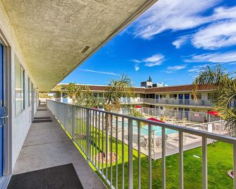 Motel 6 Phoenix North Bell Road - Phoenix - Parveke